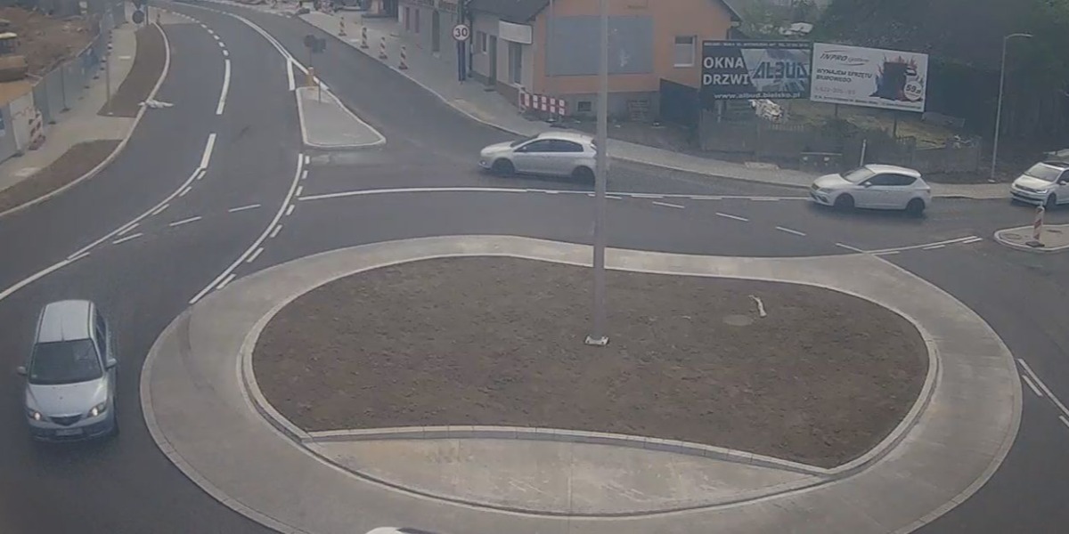 Drogowcy Malują Znaki, Kierowcy Zdezorientowani. Rondo W Hałcnowie Znów Wzbudziło Emocje