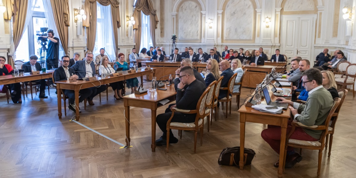 Skwerek W Bielsku-Białej Zyskał Patrona W Osobie Bohdana Smolenia, A Rondo Imię Danuty I Bartłomieja Bobów