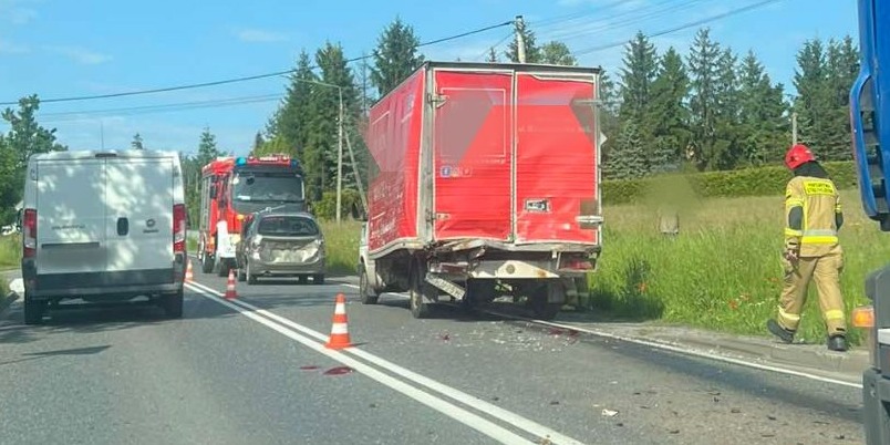 Jedna osoba w szpitalu - kraksa na krajówce