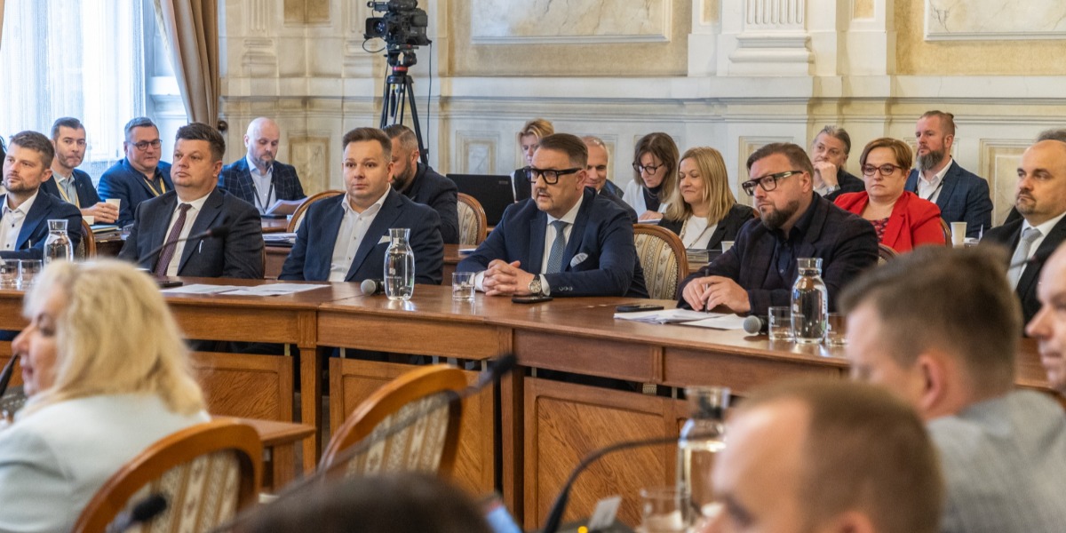 Bielsko-Biała. Trzy Godziny Pytań, Ale Jest Wotum Dla Jarosława Klimaszewskiego. Jest Też Absolutorium