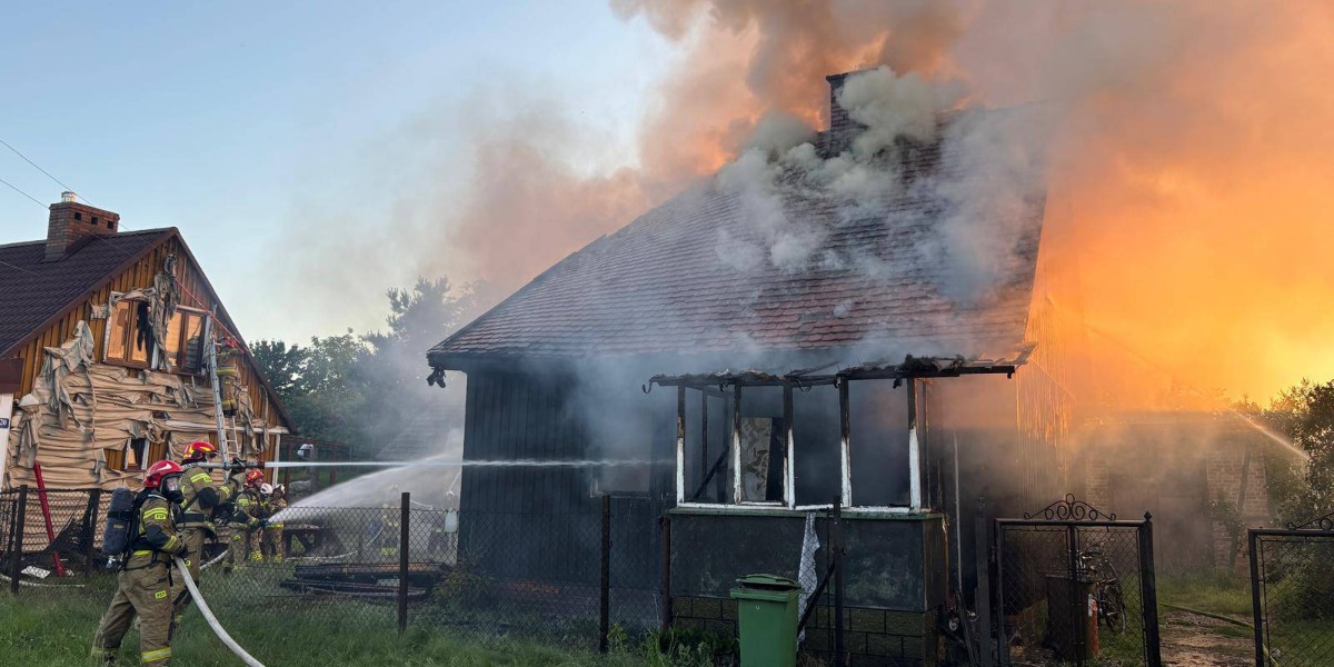Potężny Pożar. Czy To Od Wybuchu?