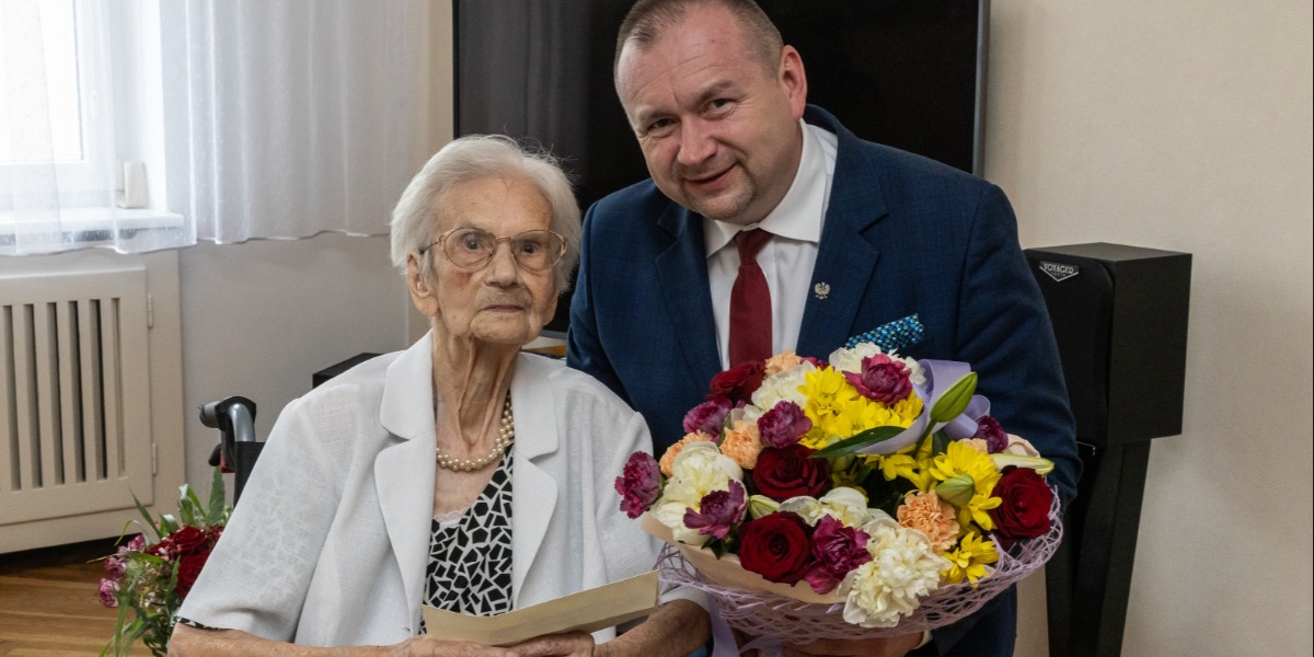 Setne urodziny pani Wiesławy. Opowieść o sile i życiowej mądrości
