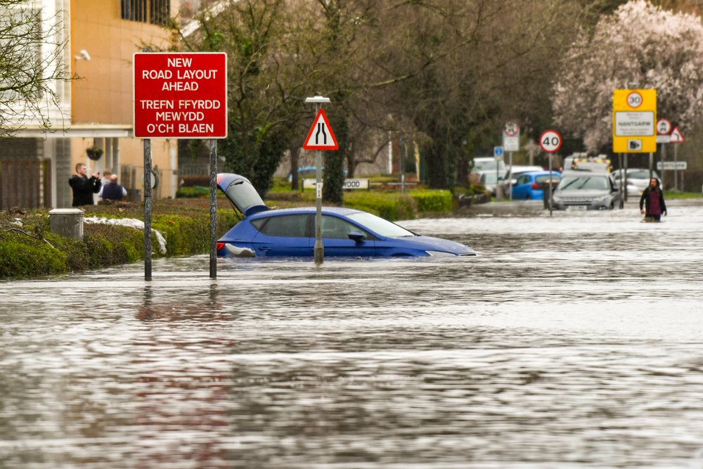 Jak rozpoznać samochód po powodzi
