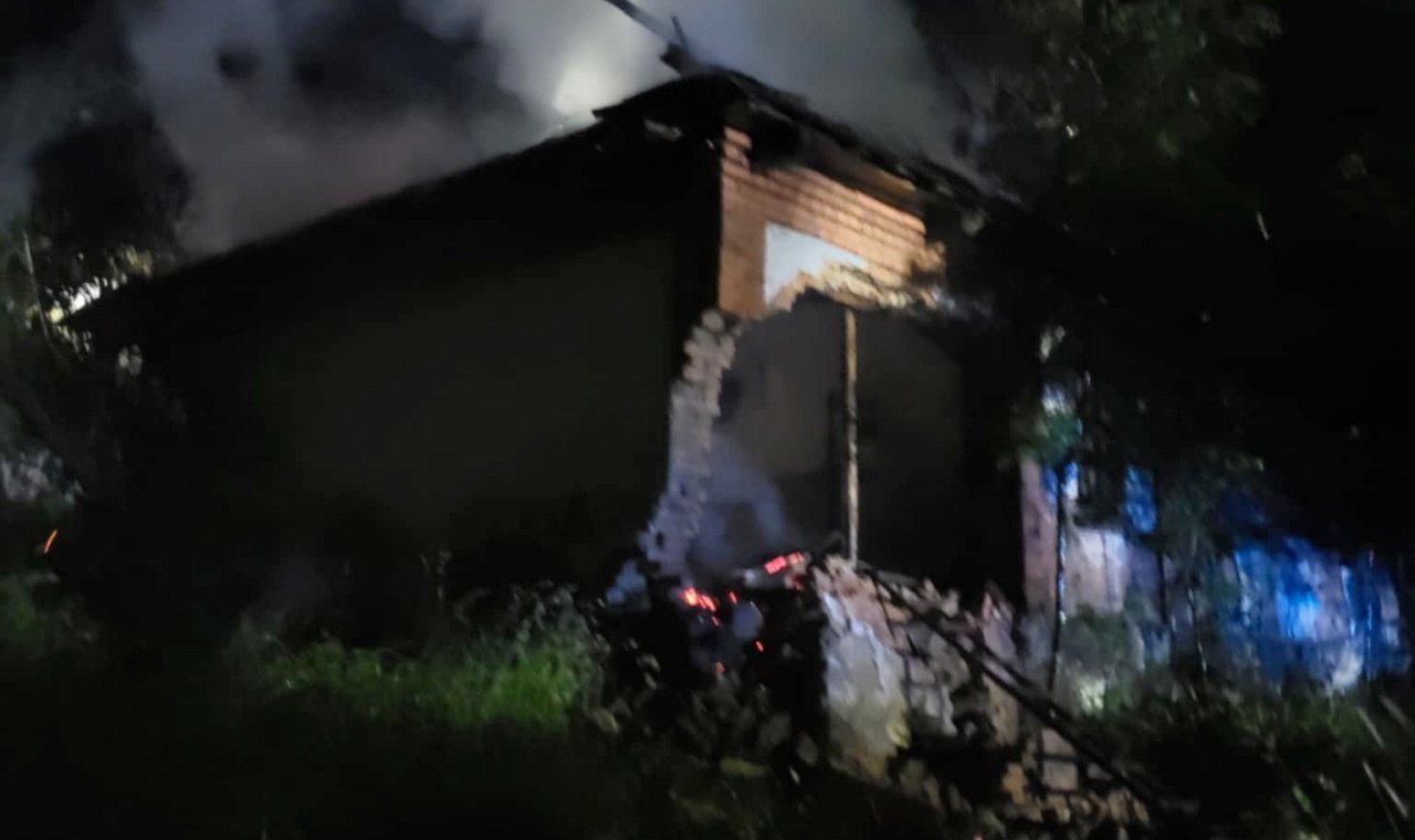 Nocny Pożar Pustostanu. Na Miejscu Kilka Zastępów Straży