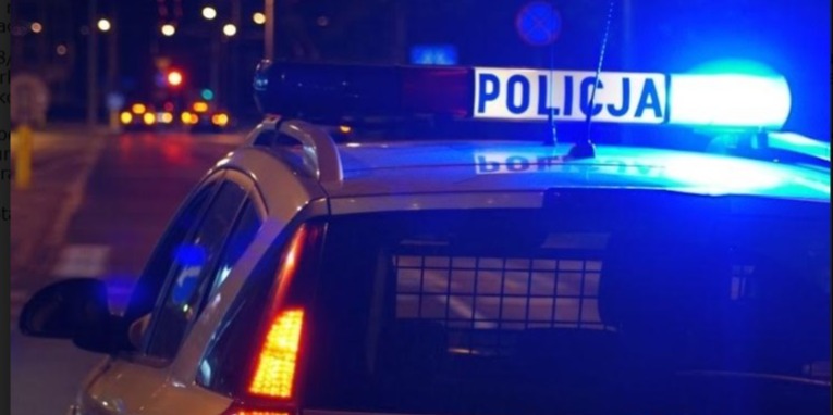 Zderzył się ze skodą, uciekł i zasnął za kierownicą