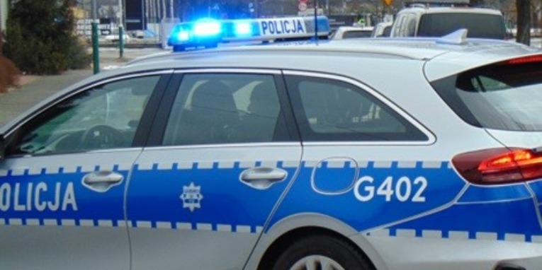 Pijani Rodzice Z Niemowlęciem Na Ulicy. Interwencja Po Zgłoszeniu Przechodniów