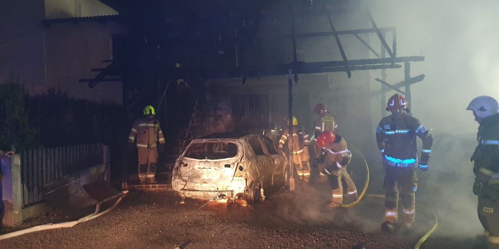 Nocny Pożar W Kobiernicach. Z Ogniem Walczyło Kilka Zastępów Straży Pożarnej