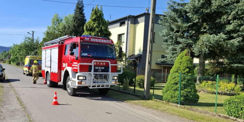 Uraz na rusztowaniu. Na pomoc wezwano strażaków i ratowników