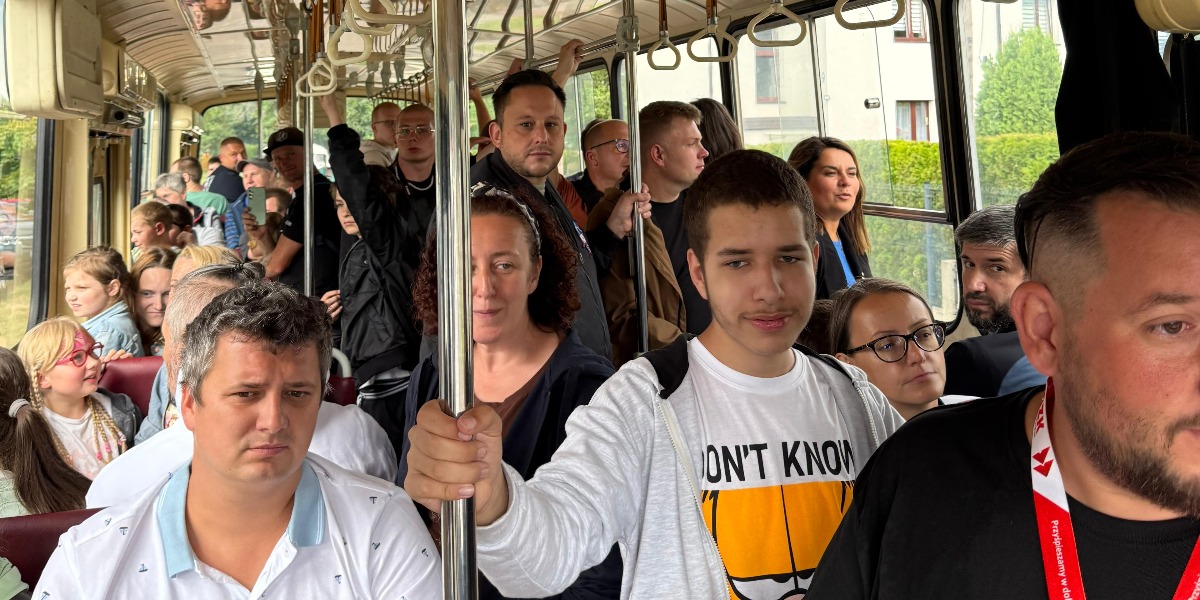 Ikarus, Ogórek I Jelcz. Na Piknik W Zajezdni Przyszły Tłumy