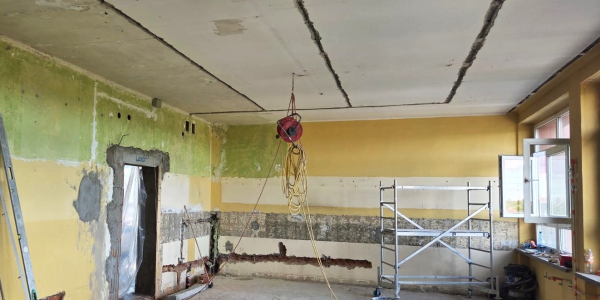 Modernizacja pracowni i Orlików. W "resortówce" będzie winda!
