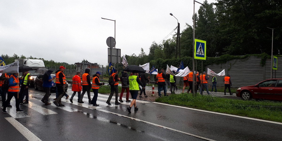 To Protest Przeciwko "antykolejowej" Polityce Rządu. Związkowcy Zablokowali Dk1