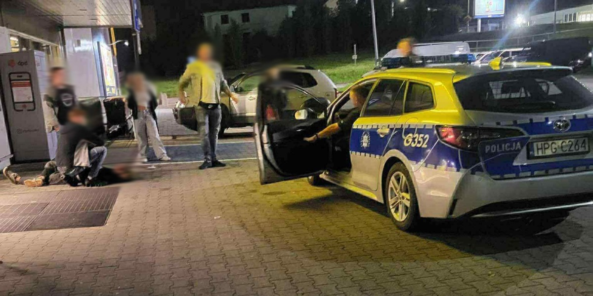 Atak Z Nożem Obok Miejskiego Basenu. Matka Poszkodowanego Ma Pretensje Do Służb