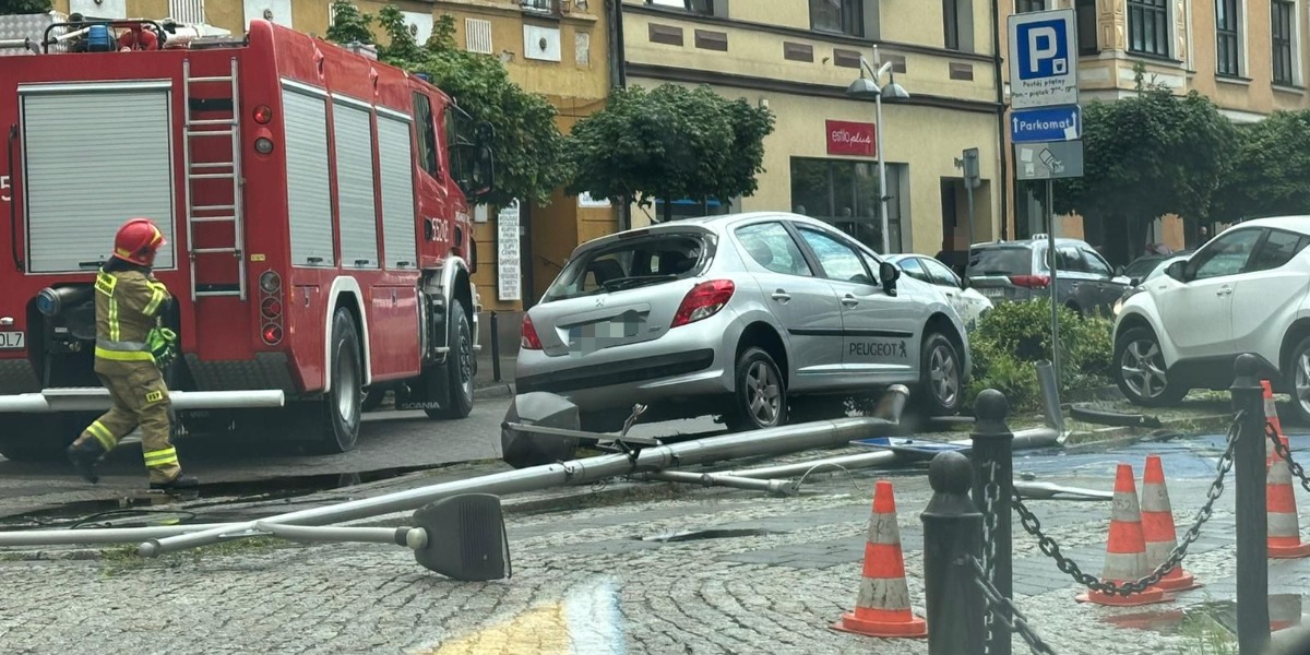 Samochód Zderzył Się Z Hulajnogą, Na Której Jechało Dwóch Chłopców