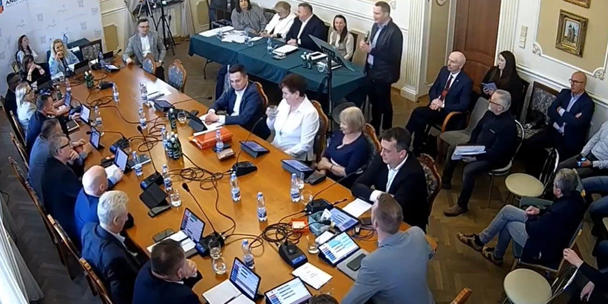 Decyzja Radnych O Braku Absolutorium Cofnięta Przez Regionalną Izbę Rachunkową 