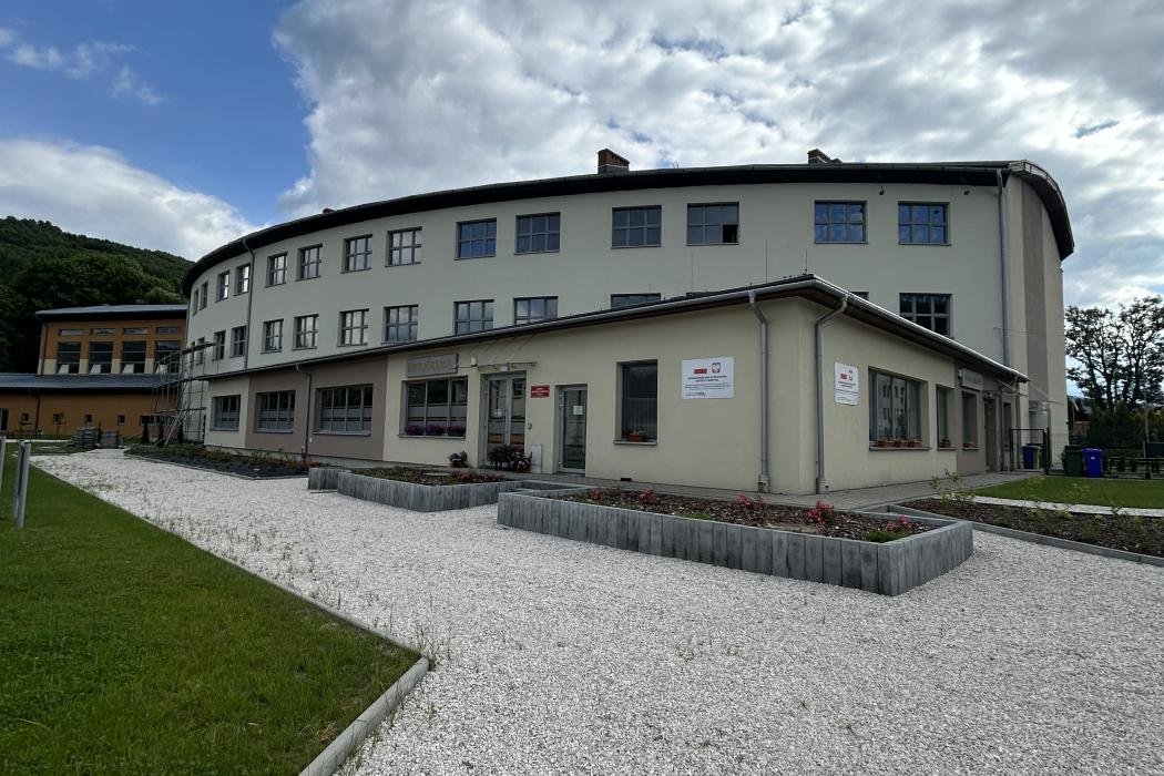 Z Kolosa Widmo Do Dumy Gminy. "koloseum" Walczy O Prestiżowy Tytuł