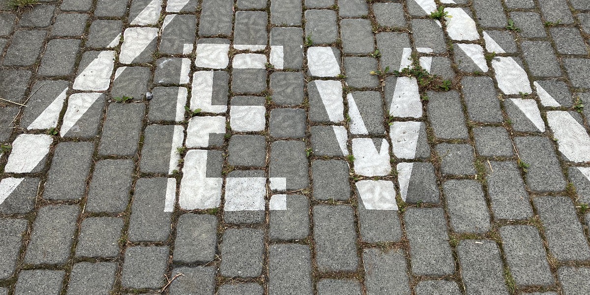 Burmistrz podpowiada gdzie można naładować samochód