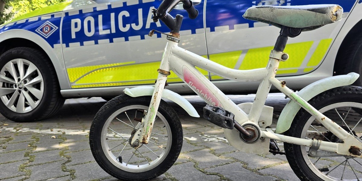 Zaparkował przed komendą