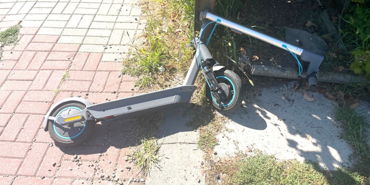 Zderzenie Auta Z Hulajnogą. Ranna Kobieta W Szpitalu 