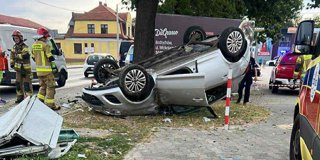 Dachowanie W Centrum Andrychowa. Sygnalizacja Nie Działa