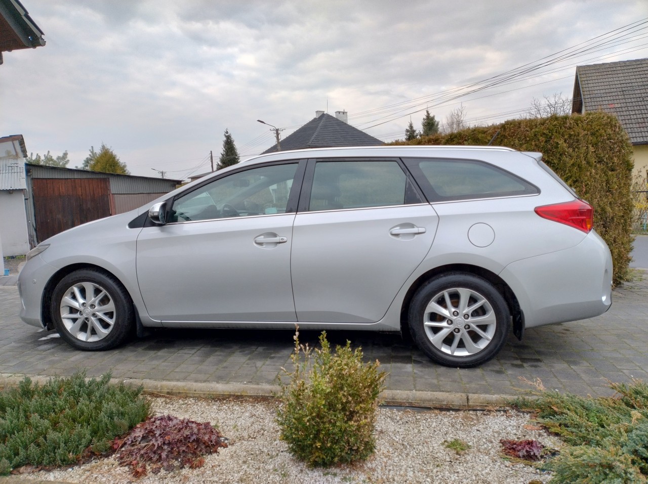 Toyota Auris kombi 1,4 D4D, krajowa, 2013 r. kamera cofania