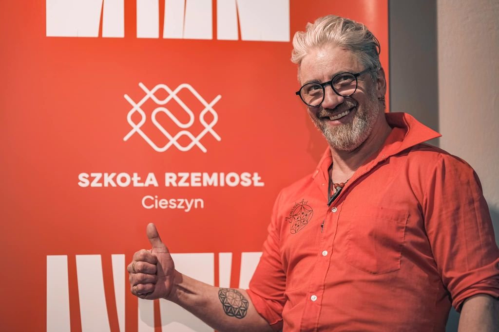 Tło