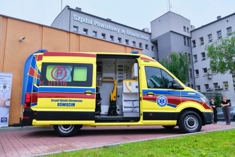 Nowa karetka dla szpitala - Radio BIELSKO