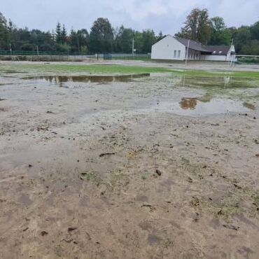 Boisko KS Międzyrzecze-powódź