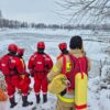 Strażacy ćwiczyli na lodzie
