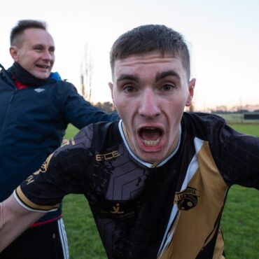 Radość Łukasza Kota po zwycięstwie nad GLKS II Wilkowice