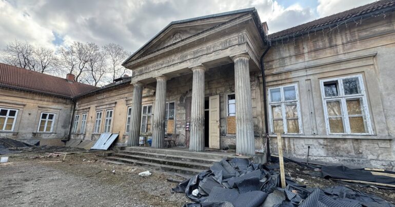 pałac bobrowskich zamek