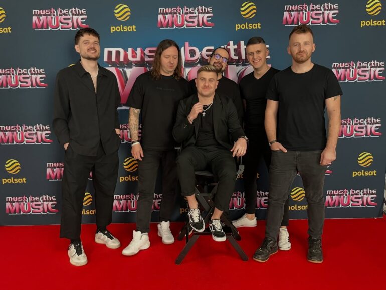 Robert Wiewióra Must Be the Music