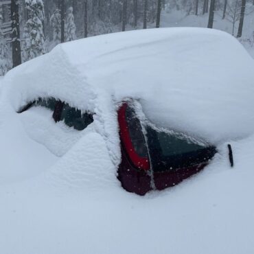 śnieg samochód zasypany Babia Góra
