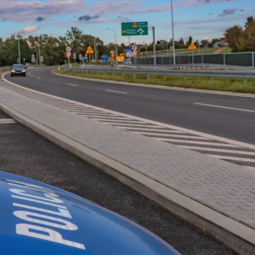 radiowóz policja droga S1