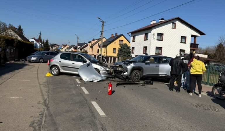 wypadek zderzenie dwóch samochodów