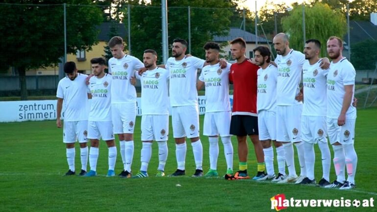 Kierlin (czerwona koszulka) w barwach SC Wacker Wien