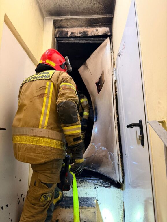 Palilo się na dachu budynku przy ul. Podgórze 