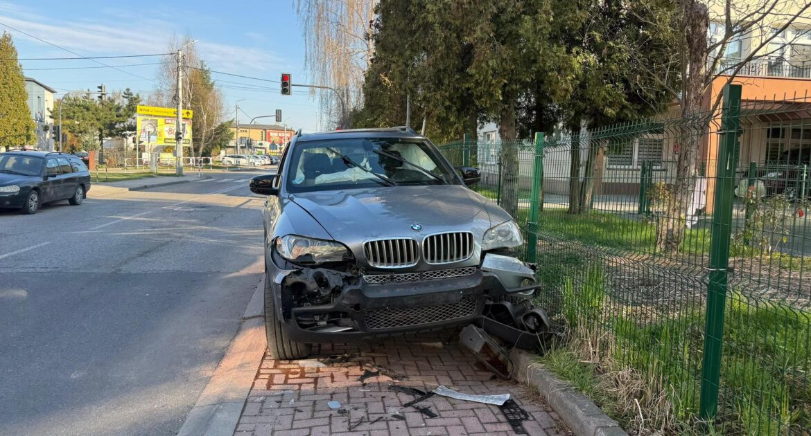 rozbity samochód BMW