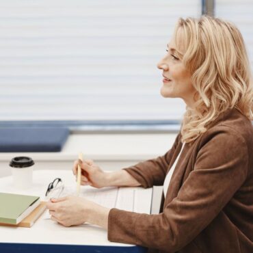 Darmowe szkoły dla dorosłych. Gdzie warto się zapisać?