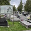 Nowa tablica na zabytkowym cmentarzu