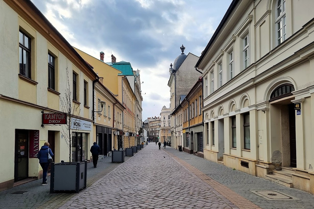 Tło
