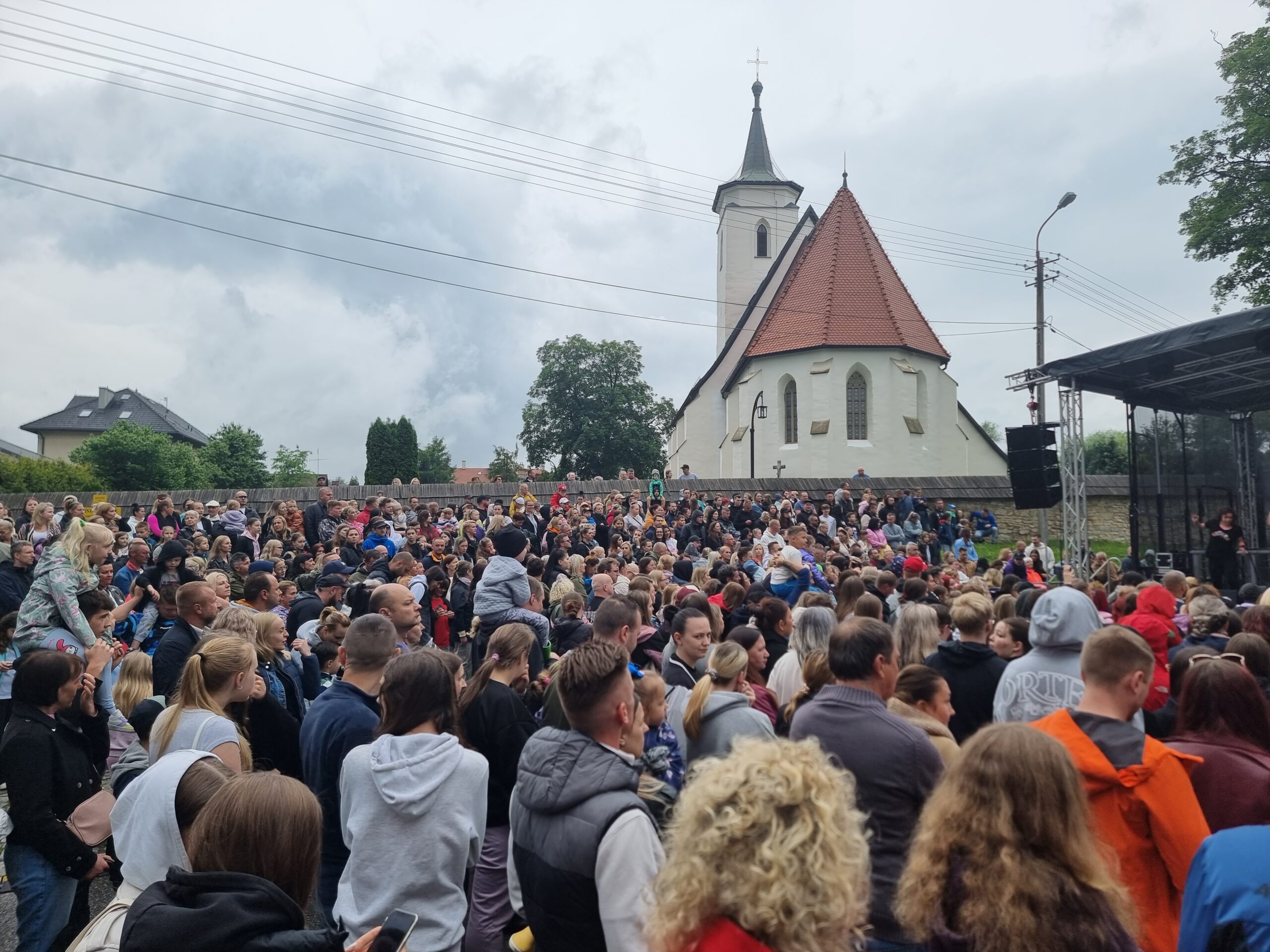 Tło