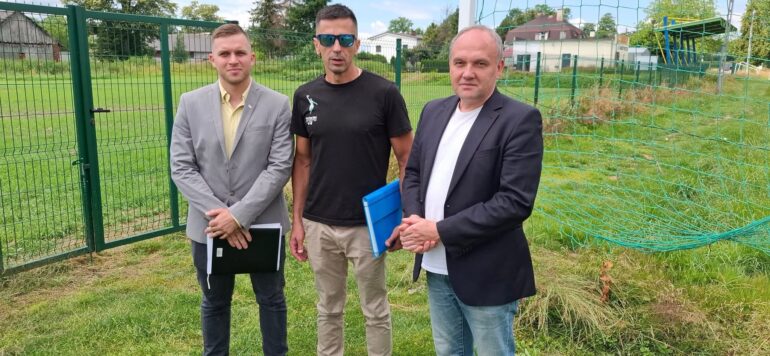 Poseł Bronisław Foltyn z zarządem klubu KS Międzyrzecze