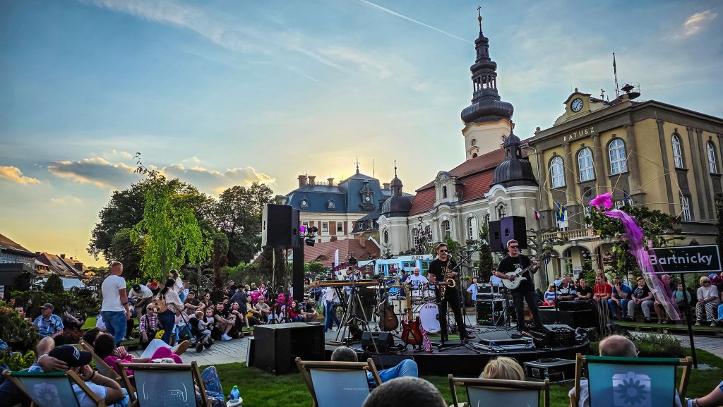 Tło