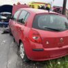 Czołowe zderzenie na łuku drogi. W aucie było dziecko