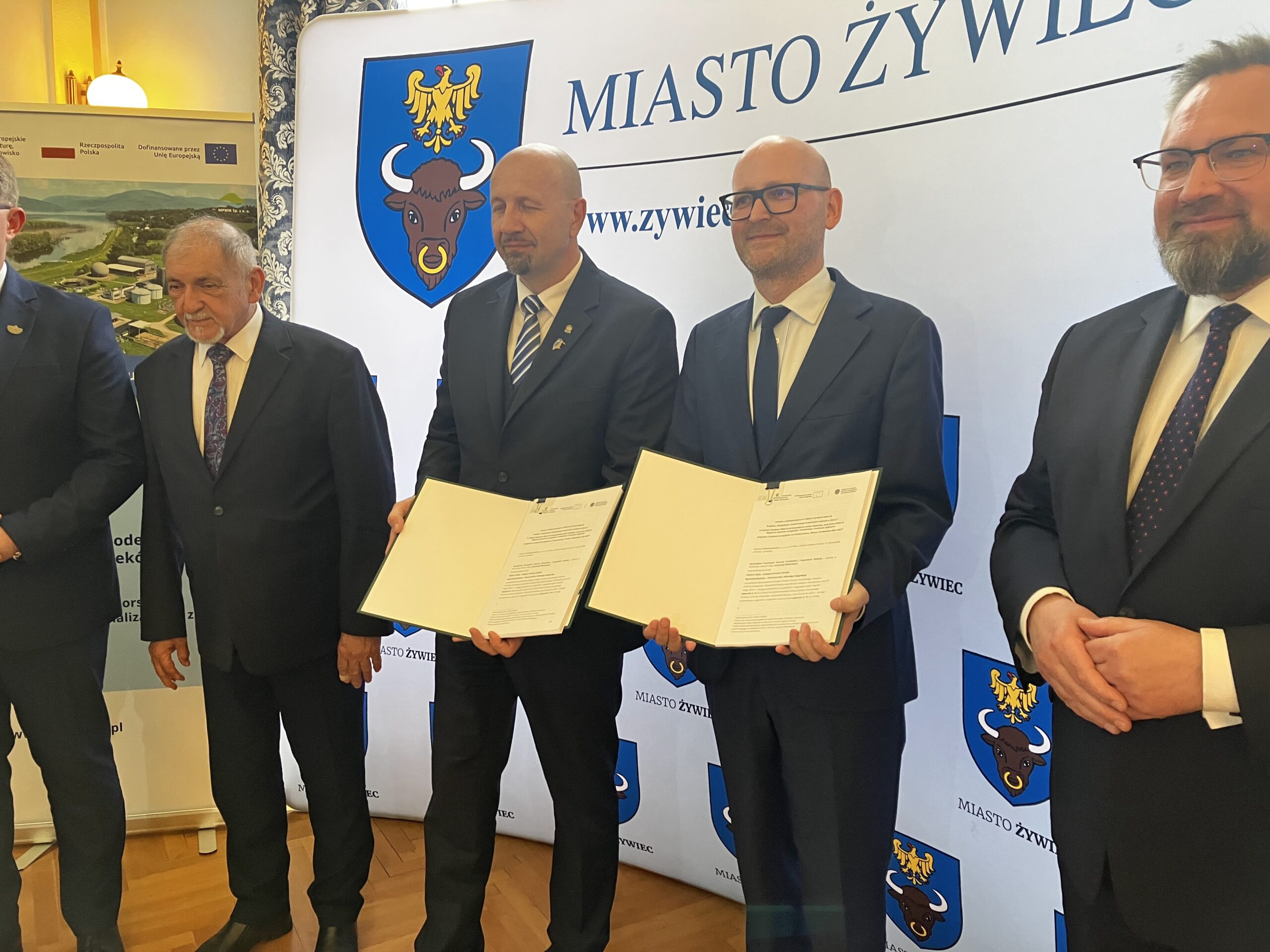 Tło