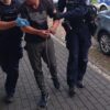 Napadł z młotkiem na policjantów. Wcześniej strzelał do turystek