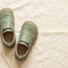 Buty barefoot dla dzieci – czy wiesz, co tak naprawdę zakładasz swojemu dziecku na nogi?