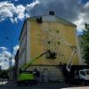 Na tej ścianie wyrasta dziecko-kwiat. W mieście powstaje kolejny mural
