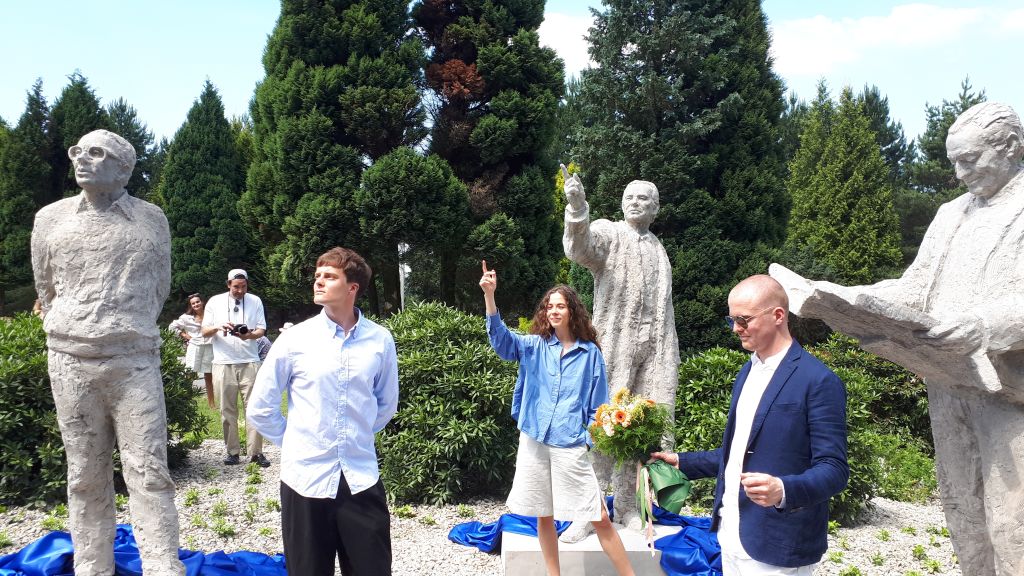 Tło