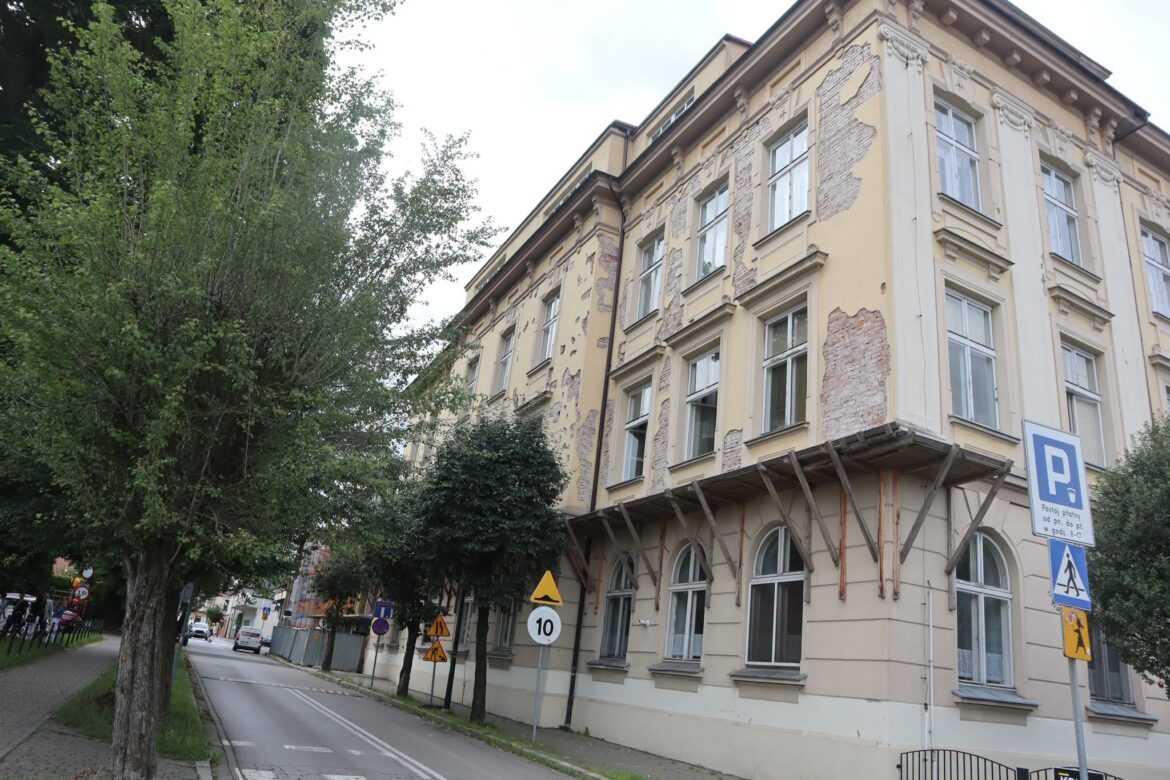 Szkoła Podstawowa nr 2 w Żywcu przed termomodernizacją